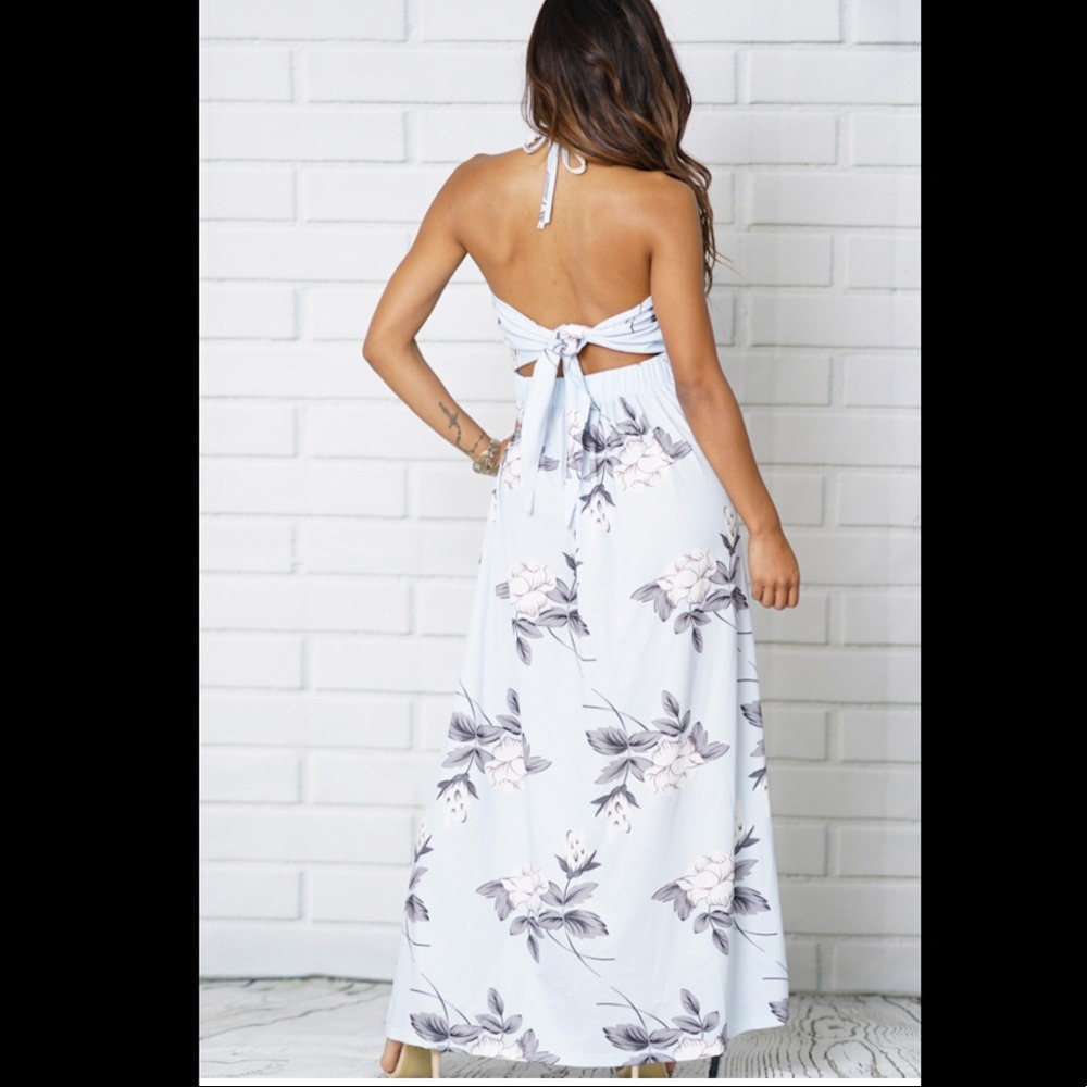 🌟 2 LEFT Halter floral maxi halter dress cutout - Picture 3 of 6